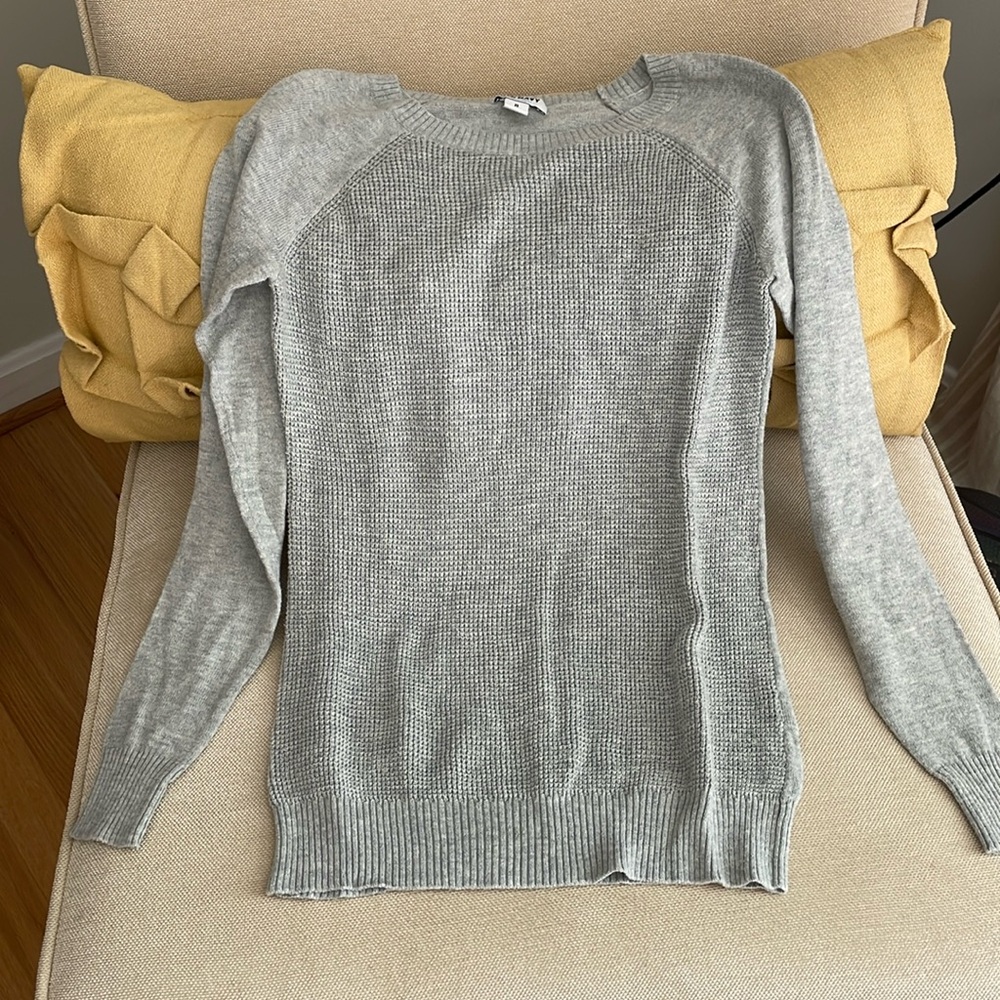 Women’s Old Navy Lightweight Sweater Size XS Light Gray